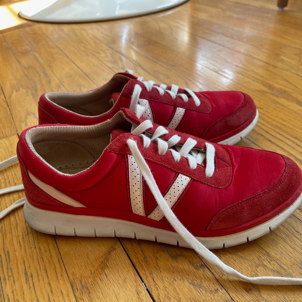 Fab Vionic “Nana" Satin Cherry Women’s Tennis Shoes / Sneakers -  8.5!